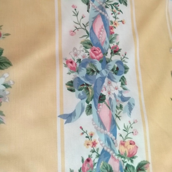 CROSCILL Vintage Floral Curtain Panels (2) - Cottagecore Bedroom Decor - Picture 5 of 9